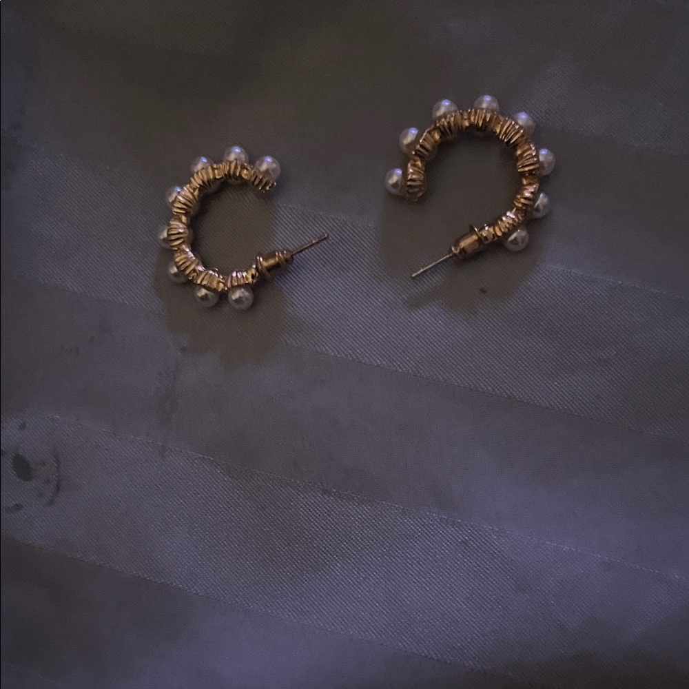 Elegant Gold and Pearl Hoop Earrings
